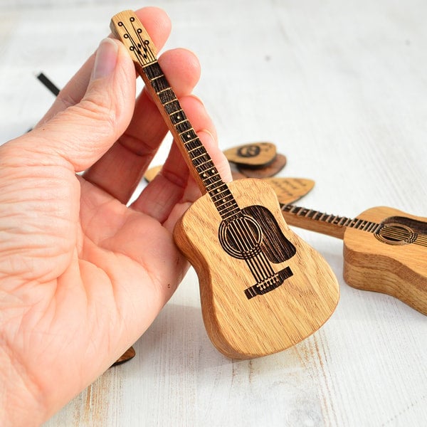 GuitarCradle™ - Gitarrenplektrenhalter +3 Gratis Plektren