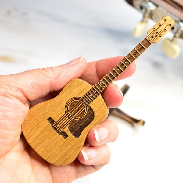GuitarCradle™ - Gitarrenplektrenhalter +3 Gratis Plektren
