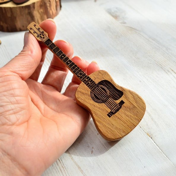 GuitarCradle™ - Gitarrenplektrenhalter +3 Gratis Plektren
