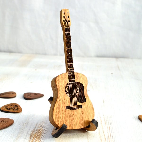 GuitarCradle™ - Gitarrenplektrenhalter +3 Gratis Plektren